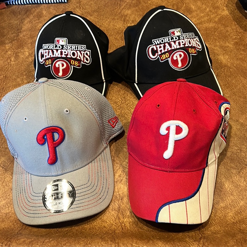 ⛔️sold Lot of Philly baseball hats (4)